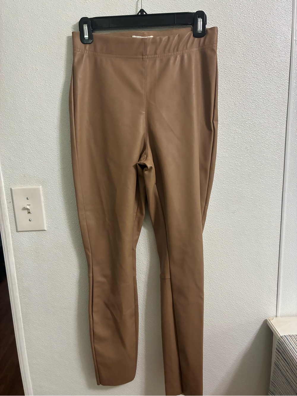 H& M Neutral Tan Faux Leather leggings  NWT size 6